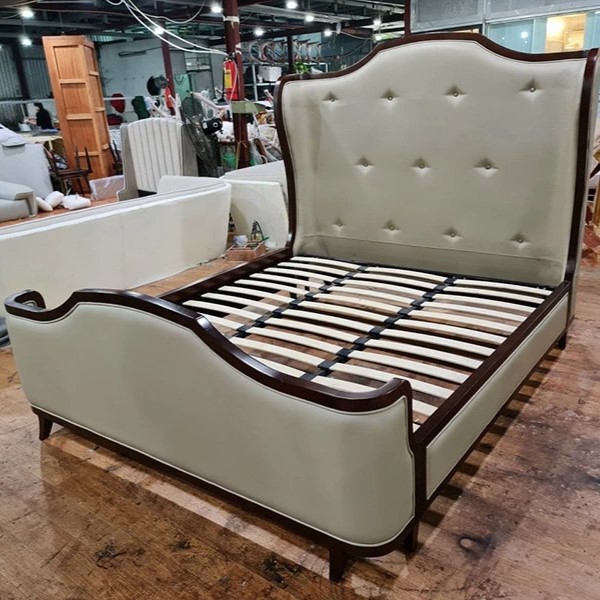Giường ngủ gỗ bọc đệm tân cổ điển Pula PB28